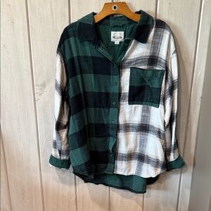 American Eagle Outfitters Green flannel Shirt